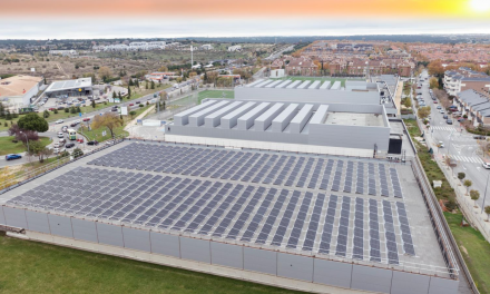 Nuevo impulso a la sostenibilidad en Boadilla: el polideportivo Condesa de Chinchón estrena placas solares