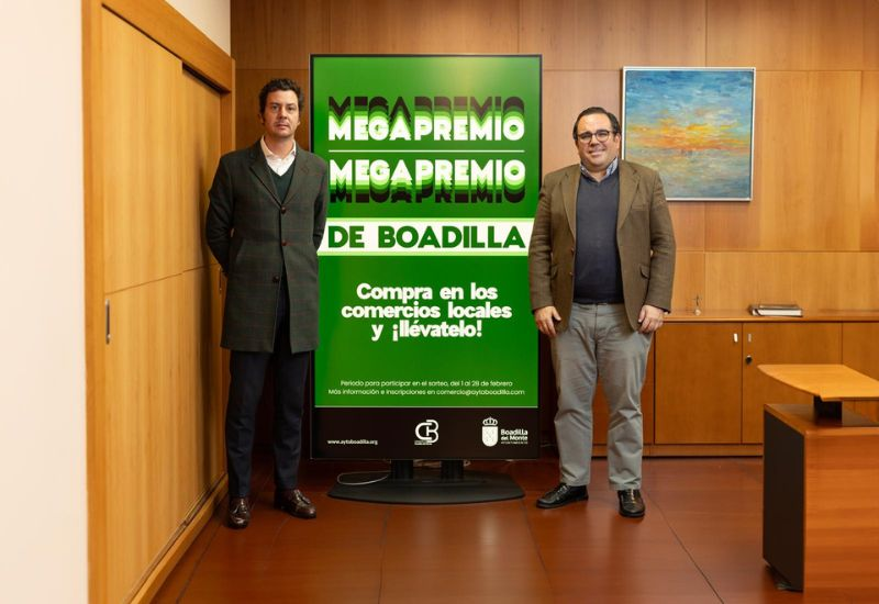 Alcalde Javier Úbeda, junto con el concejal de comercio José Sánchez Lobato